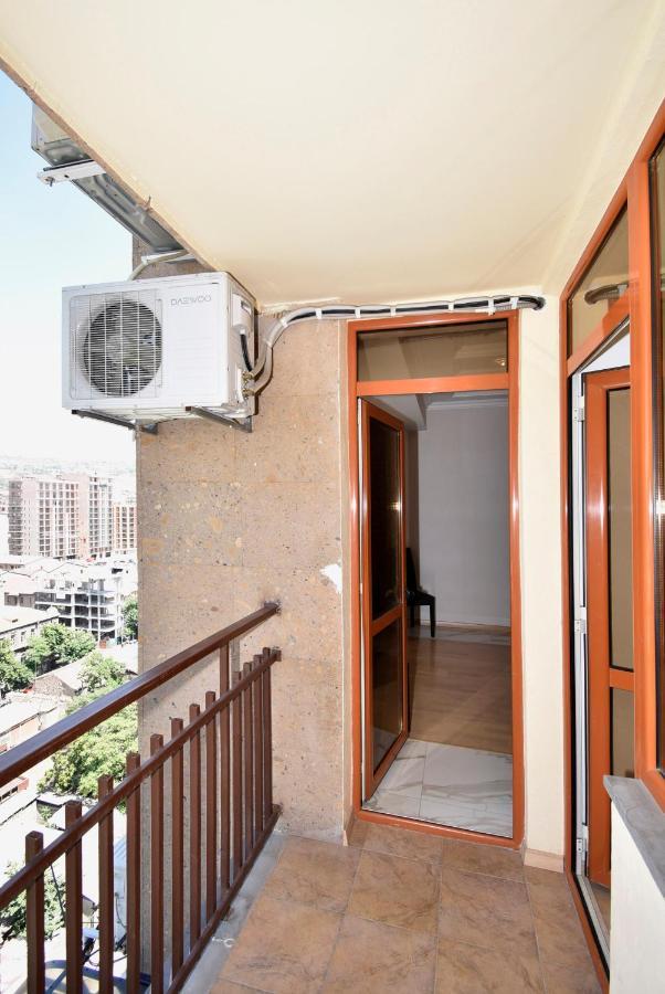 Rent Inn Yerevan On Buzand Street Exterior photo