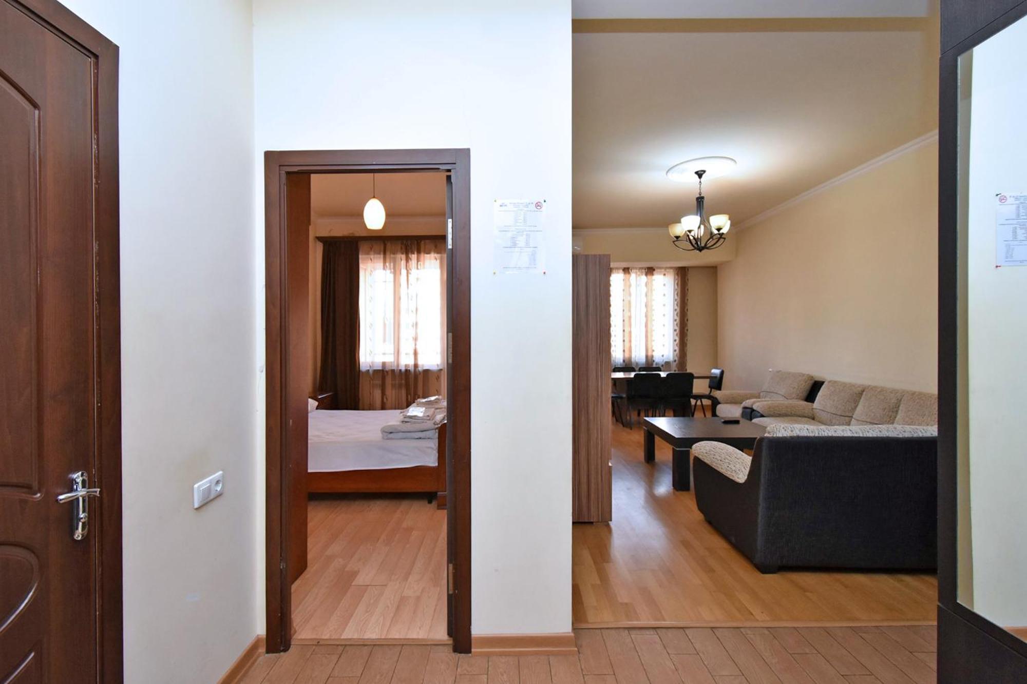 Rent Inn Yerevan On Buzand Street Exterior photo